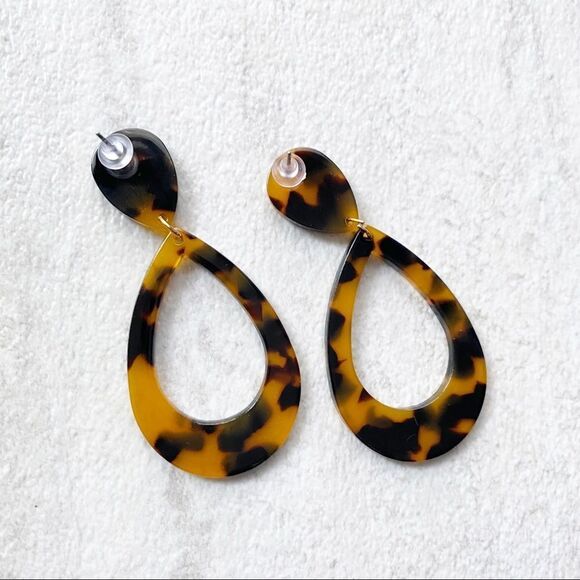Tortoise Acrylic Earrings - Picture 4 of 7